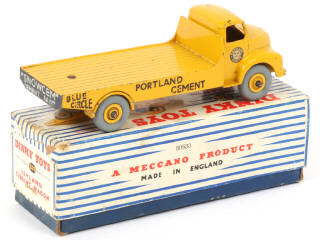 Lot 143 - DINKY TOYS (GB) (1)