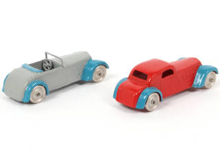 Lot 302 - DIVERS (2)