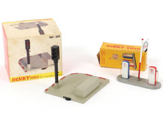 Lot 233 - DINKY TOYS (FRANCE) (2)