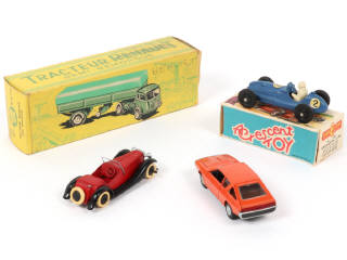 Lot 303 - DIVERS (4)