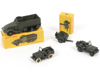 Lot 264 - DINKY TOYS (FRANCE) (4)