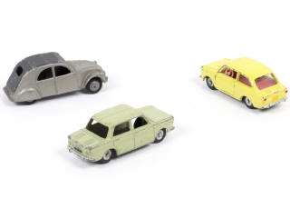 Lot 246 - DINKY TOYS (FRANCE) (3)