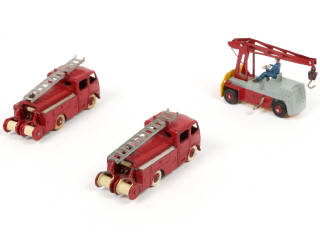 Lot 261 - DINKY TOYS (FRANCE) (3)
