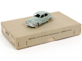 Lot 122 - DINKY TOYS (FRANCE) (3)