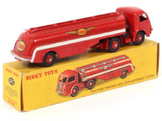 Lot 157 - DINKY TOYS (FRANCE) (1)