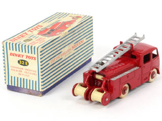Lot 158 - DINKY TOYS (FRANCE) (1)