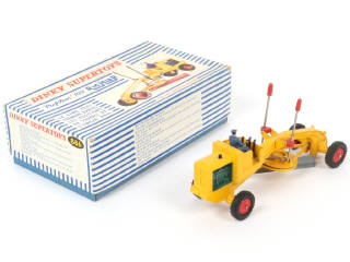 Lot 201 - DINKY TOYS (FRANCE) (1)