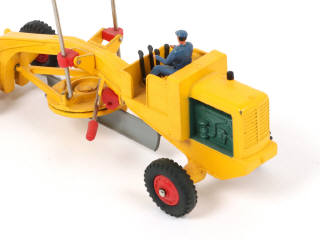 Lot 201 - DINKY TOYS (FRANCE) (1)