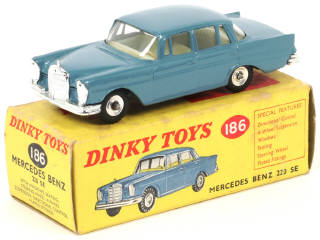 Lot 69 - DINKY TOYS (GB) (1)