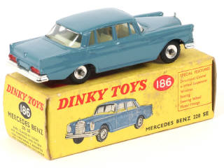 Lot 69 - DINKY TOYS (GB) (1)