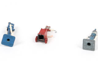 Lot 226 - DINKY TOYS (FRANCE) (3)