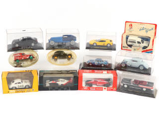 Lot 50 - DIVERS (12)