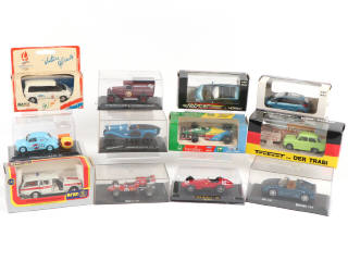 Lot 54 - DIVERS (12)