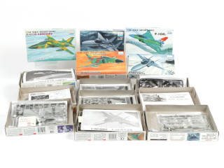 Lot 64 - DIVERS (14)