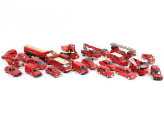 Lot 77 - DIVERS (25)
