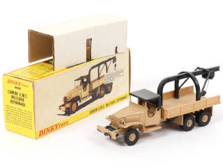Lot 446 - DINKY TOYS (FRANCE) (1)