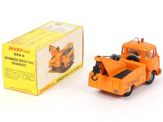 Lot 422 - DINKY TOYS (FRANCE) (1)