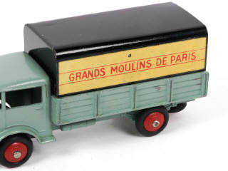 Lot 411 - DINKY TOYS (FRANCE) (1)