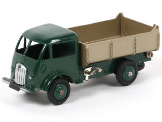 Lot 413 - DINKY TOYS (FRANCE) (1)