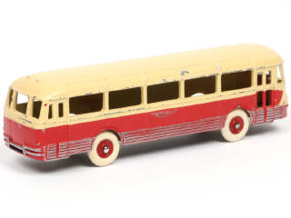 Lot 452 - DINKY TOYS (FRANCE) (1)