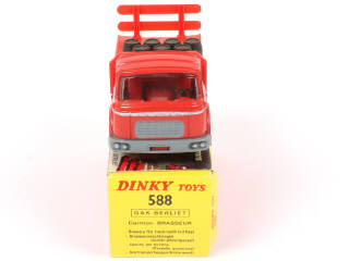Lot 425 - DINKY TOYS (FRANCE) (1)