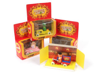 Lot 185 - CORGI TOYS (GB) (3)