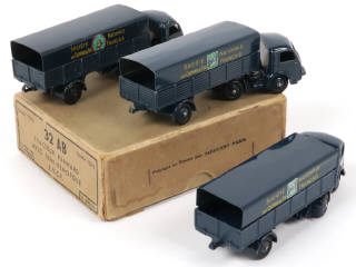 Lot 415 - DINKY TOYS (FRANCE) (4)