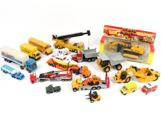 Lot 81 - DIVERS (18)