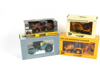 Lot 113 - DIVERS (4)