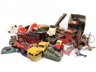 Lot 142 - DIVERS (26)
