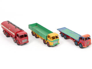 Lot 277 - DINKY TOYS (GB) (3)