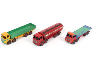 Lot 277 - DINKY TOYS (GB) (3)