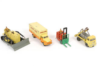 Lot 278 - DINKY TOYS (GB) (4)
