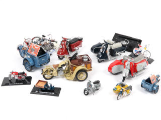 Lot 182 - DIVERS (12)