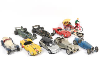 Lot 174 - DIVERS (9)
