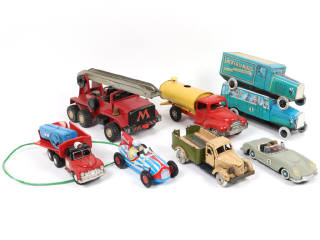 Lot 96 - DIVERS (8)