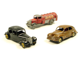 Lot 80 - DINKY TOYS (FRANCE) (3)