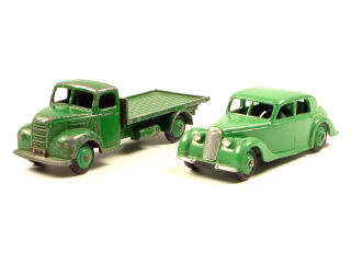 Lot 181 - DINKY TOYS (GB) (2)