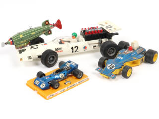 Lot 85 - DIVERS (4)