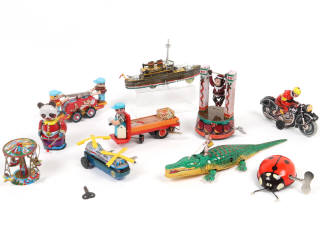 Lot 19 - DIVERS (9)
