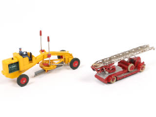 Lot 262 - DINKY TOYS (FRANCE) (2)