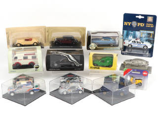 Lot 81 - DIVERS (12)