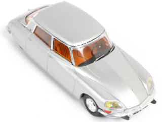 Lot 119 - DIVERS (15)