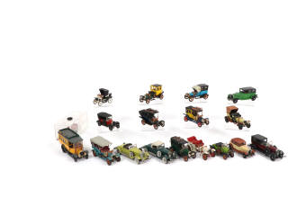 Lot 136 - DIVERS (17)