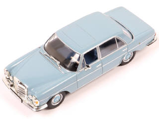 Lot 124 - DIVERS (16)