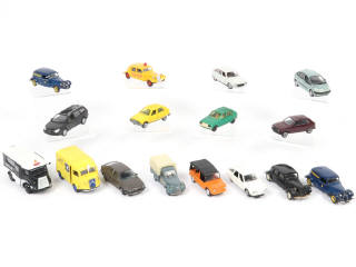 Lot 128 - DIVERS (16)