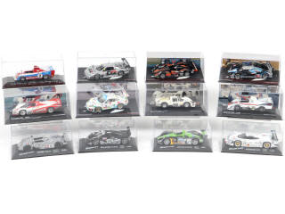 Lot 105 - DIVERS (12)