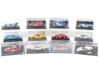 Lot 107 - DIVERS (12)