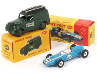 Lot 203 - DINKY TOYS (GB) (2)