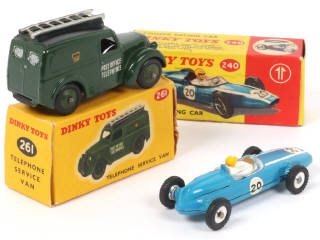 Lot 203 - DINKY TOYS (GB) (2)